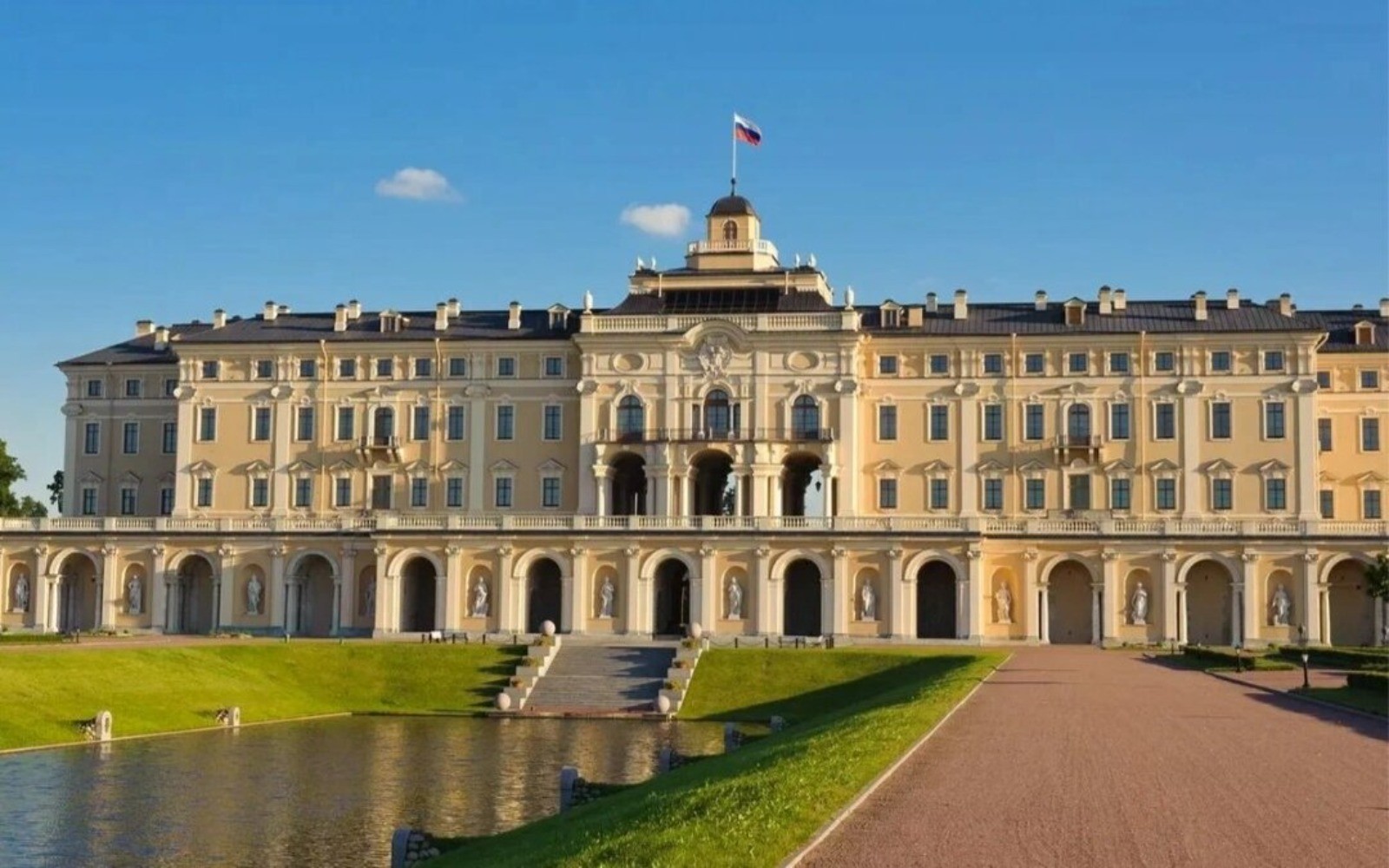 Konstantinovsky Palace