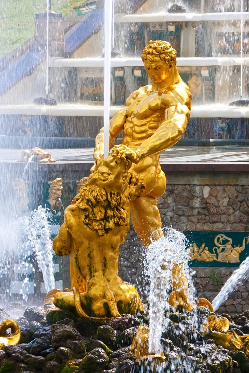 Peterhof fountains - Samson tearing the lion's mouth