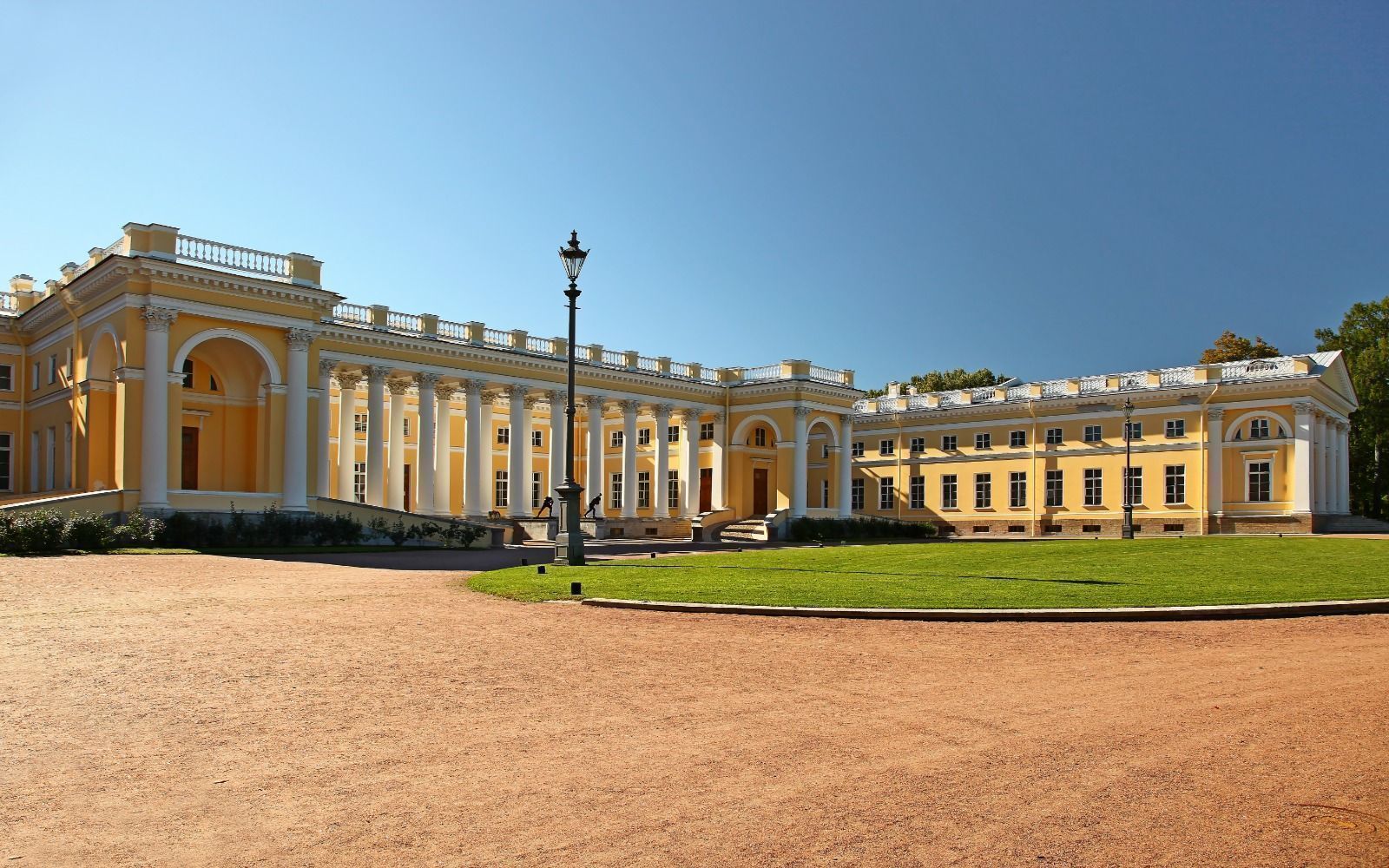 Tour to Pushkin (Alexander Palace) from St. Petersburg by bus