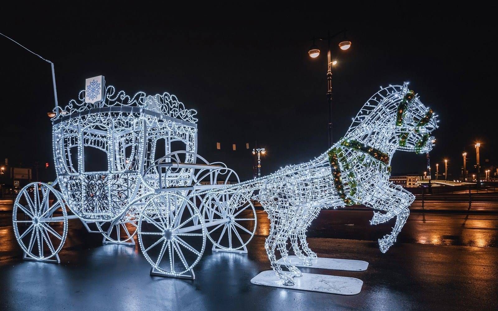New Year's Night - Welcoming the New Year in Saint Petersburg: with a gift, games and Ded Moroz