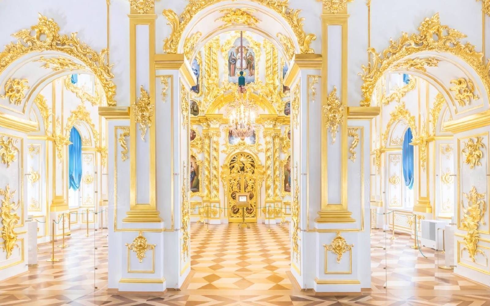 Excursion to Peterhof to the Grand Palace from St. Petersburg