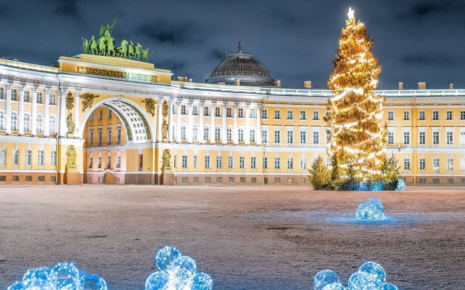 Evening bus tour - New Year's Petersburg. 
