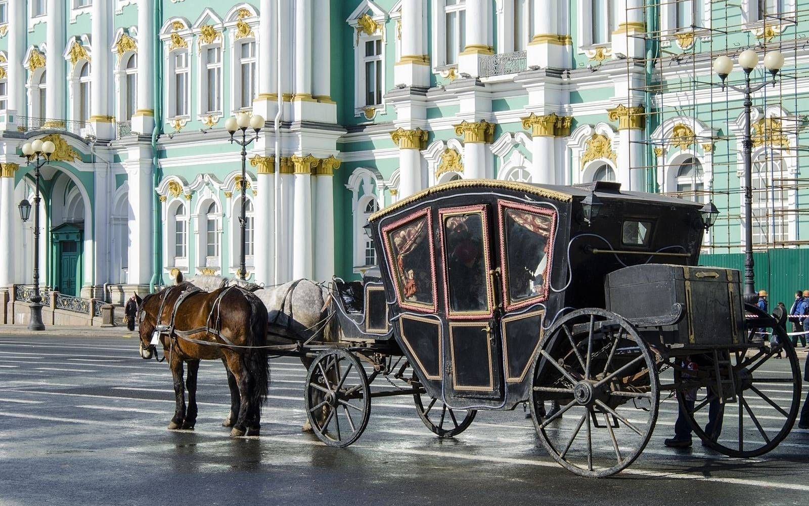 Sightseeing bus tour of Saint Petersburg with Hermitage visit