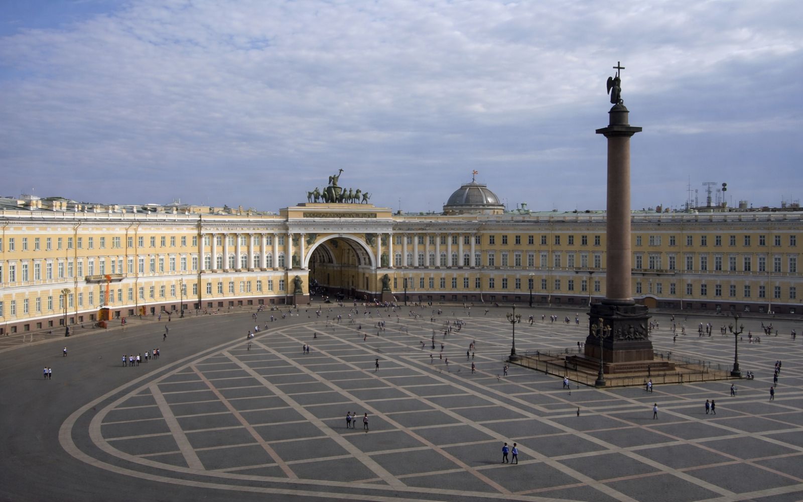 Bus sightseeing tour + Hermitage Main Staff Building