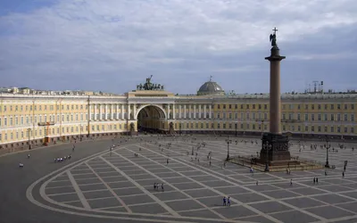 Bus sightseeing tour + Hermitage Main Staff Building