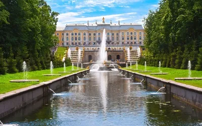 Large bus excursion to Peterhof with a visit to the palace and fountains
