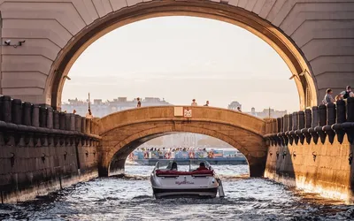 Sightseeing tour + boat trip