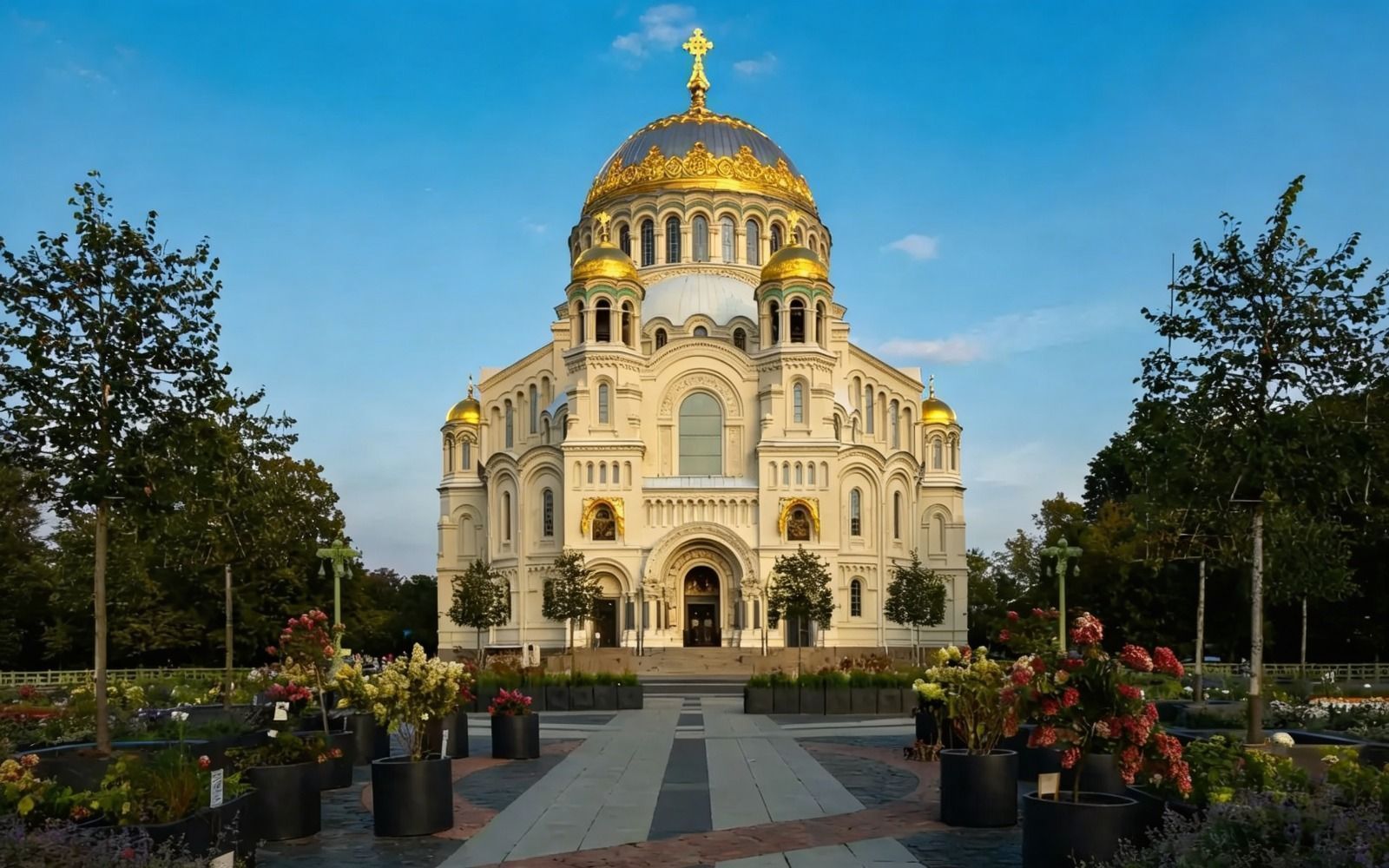 Excursion to Peterhof and Kronstadt in 1 day